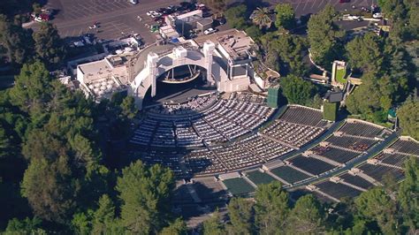 Hollywood bowl hollywood - By Abid Rahman. May 3, 2022 11:56pm. Comedian Dave Chappelle was assaulted onstage during his set at the Hollywood Bowl on Tuesday night, according to footage circulating on social media and ...